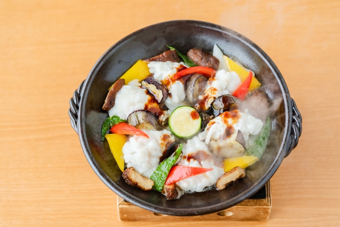 鱧と夏野菜の宝楽焼き~五香ソース~ 2,870円(税込)