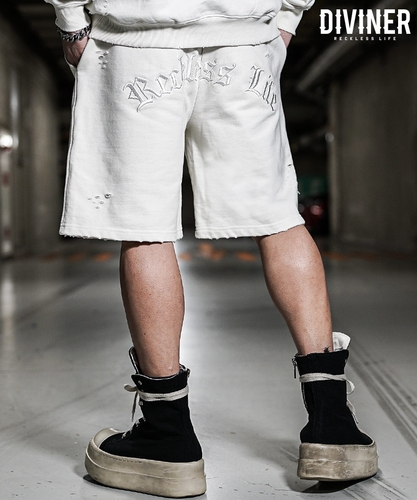 【BlackLetter】Dirty Embroidery Sweat Shorts(オフホワイト)