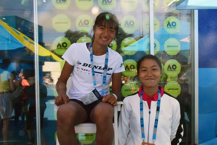 昨年「全豪オープンジュニア」の予選に出場した松田 絵理香選手(写真左)