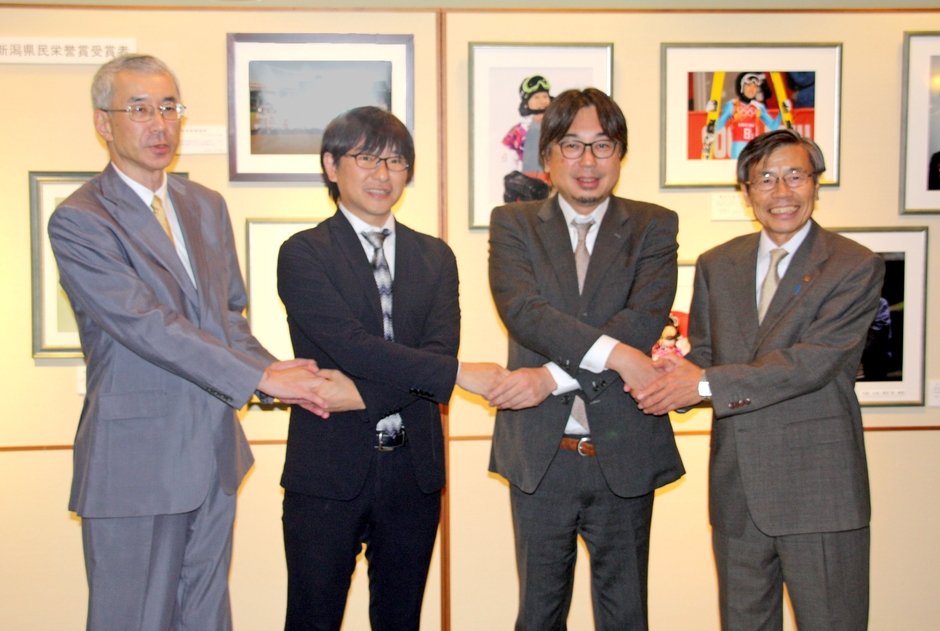 【アイレップ】iCDC新潟設立表明式(左から、新潟県副知事高井氏、アイレップ紺野、同高梨、新潟市副市長古木氏)