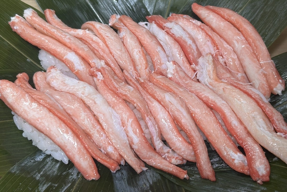 地魚中心の季節料理のお店でもカニの握り寿司が提供される(実際に提供されるメニューとは異なる場合があります)