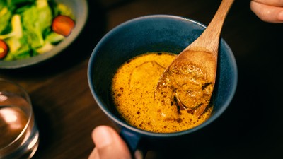 「22時のカレー(よるくち)」は、マグカップで召し上がっていただくことをオススメしています