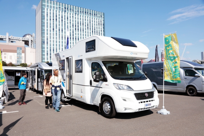 車両展示風景01