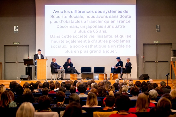 2017年第6回会議の様子・講演する久米理事長