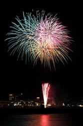 伊東温泉海の花火大会　今年は伊豆最多の15回実施！ 7/24～8/29の期間、最大4夜連続開催