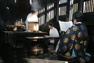 御竈殿・鳴釜の神事