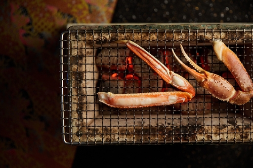 活松葉ガニの炭火焼き