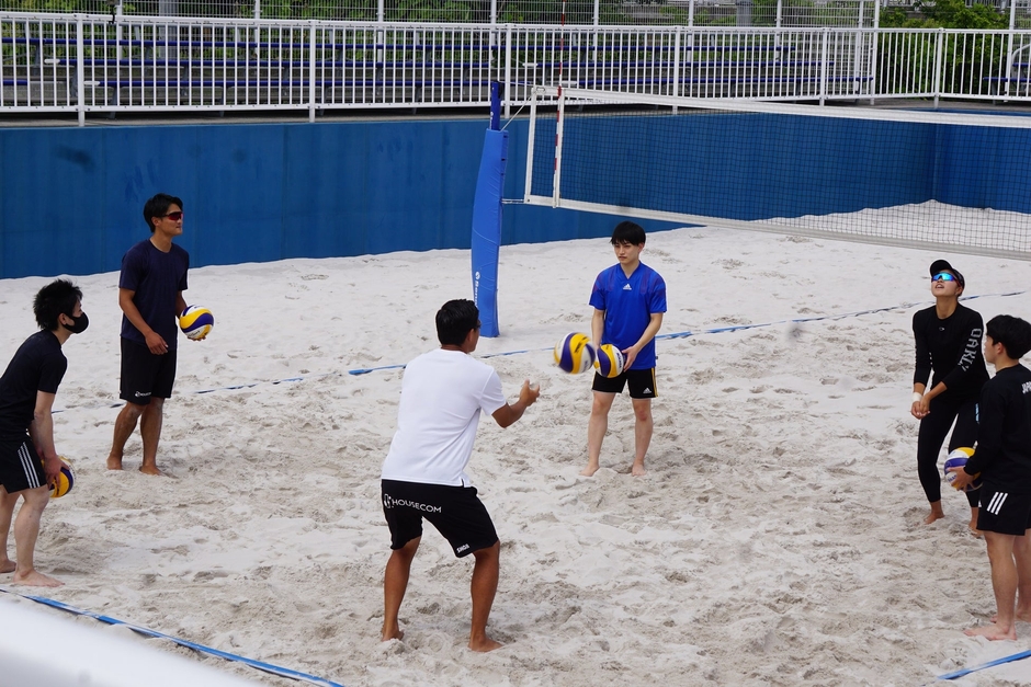 (ビーチバレーボール体験会の様子)