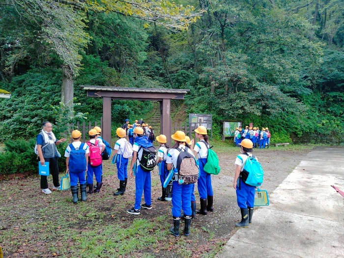 増山城冠木門前　小学生解説