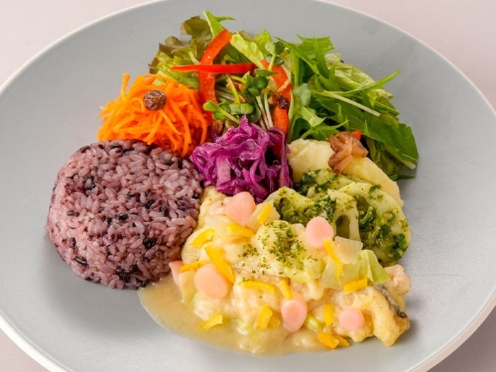 タラのフリット 岩下の新生姜とキャベツのソース