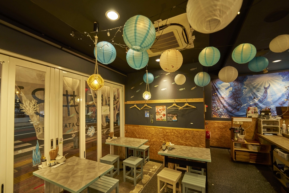 熱海渚町おさかな丼屋・ビストロ内観