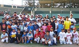 ペルー訪問時に現地の子供たちと(2013年)