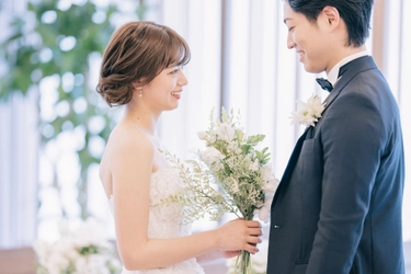 結婚式と同じ進行で撮影を行う、写真で挙げる結婚式プランも提供！「チャペルスタジオ」