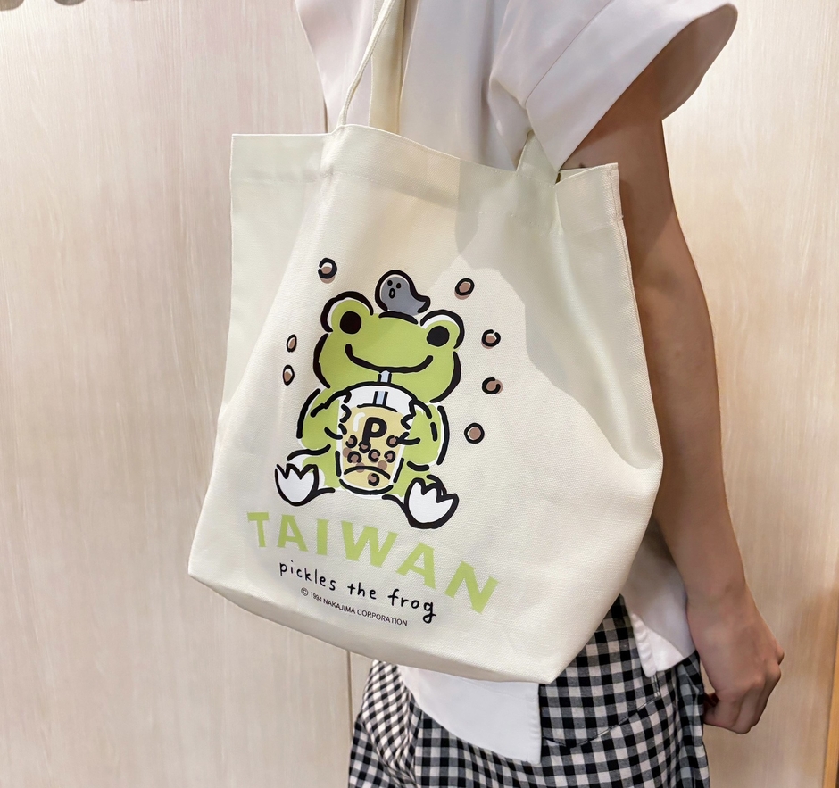 pickles the frog×TAIWAN トートバッグ(タピオカミルクティー・横)
