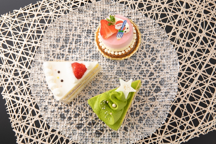 サンタさんの苺ショート(756円・税込) 抹茶のツリーショート(756円・税込) 苺のムースタルト(756円・税込)