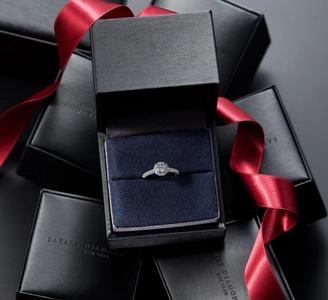 ホリデーシーズンに贈る最高級の輝き　 大人のためのプロポーズギフト