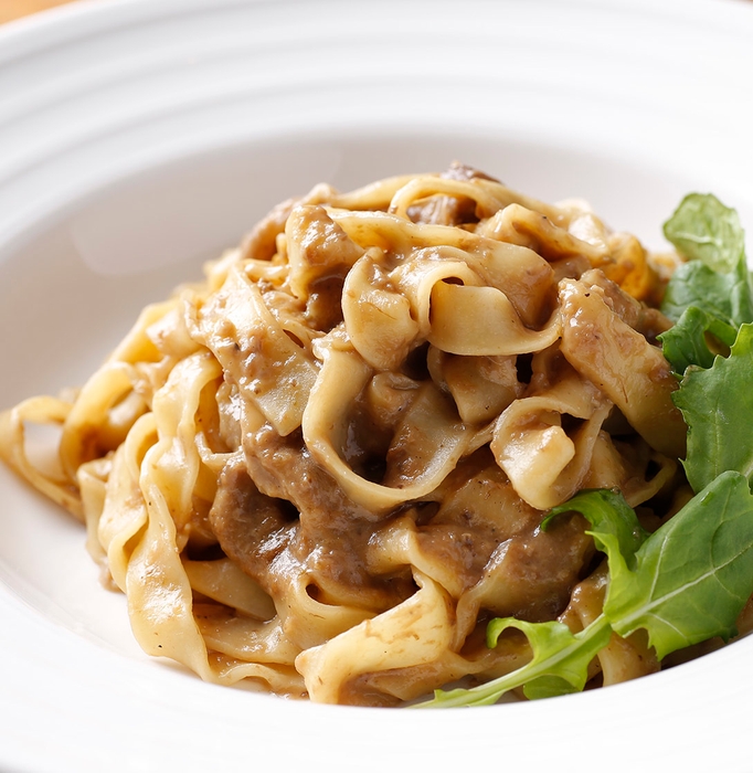 ポルチーニ香るクリームソース&卵のフェットチーネ