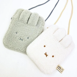 毎日キラキラの笑顔に！ハッピーオーラいっぱいでお出かけしよう！ミッフィーのもこもこボアショルダーバッグが素敵。