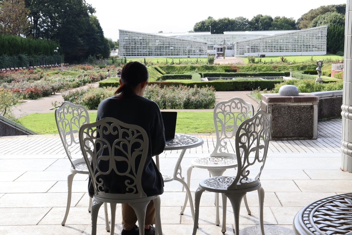 10/3更新【募集を締め切りました】【神代植物公園テレワークの利用環境に関するモニター募集】 四季折々の花や緑を眺めながら、テレワークのできる環境が拡大しました！