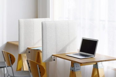 周囲の目線と音をほどよく区切り、集中空間をつくる 「吸音デスクトップパネル サイドタイプ」が登場