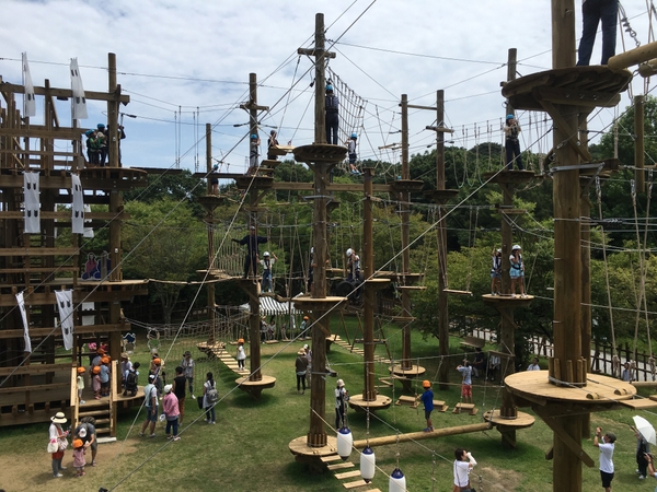 ▲スリル満点の巨大アスレチック