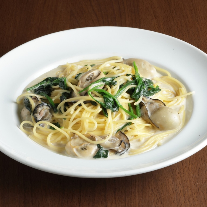 牡蠣とほうれん草のクリームパスタ
