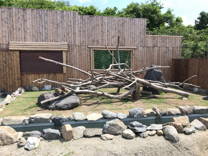 ルリコンゴウインコ舎全景