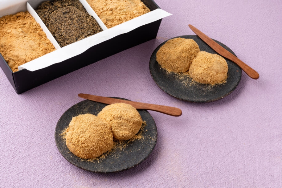 風味の違う三種のきな粉(ふくゆたか・黒ごま・深煎り)をお愉しみください