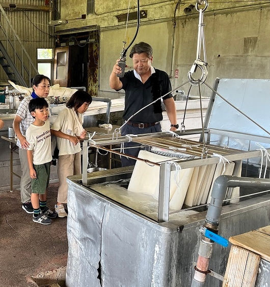 加工場 丹後ちりめん精練・染色体験(2)