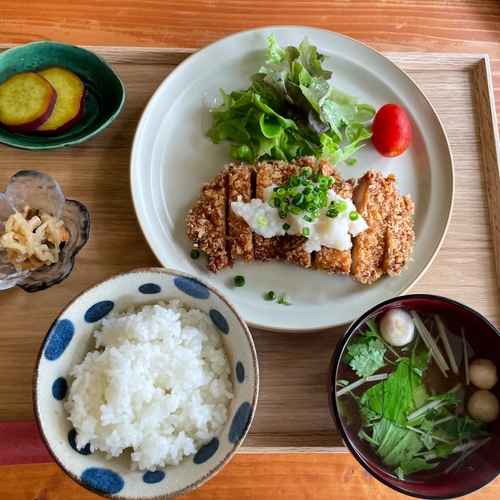 【二晩漬け】鶏ももの味噌カツ定食　