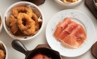 オニオンリング 240円、イタリア生ハム 350円