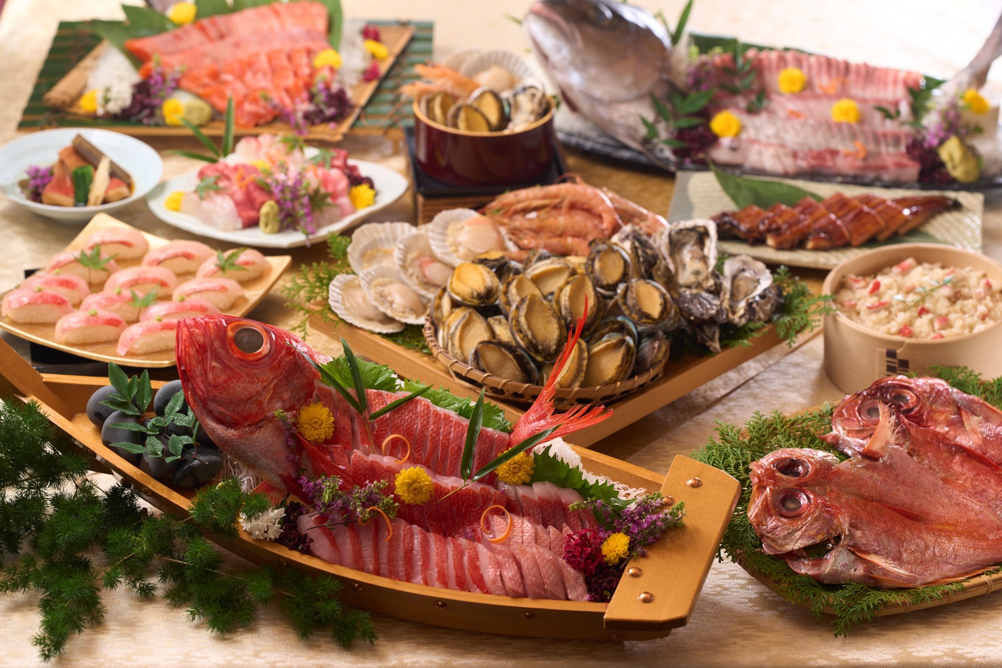 【Premium 伊東ホテルニュー岡部限定】
2月11日(水)スタート！金目鯛づくしとあわびの海鮮バイキング
心ゆくまで金目鯛を。あわびの海鮮蒸しも味わう、満足の海の幸。