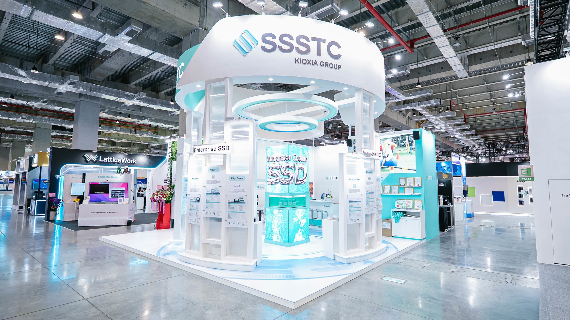 AIサーバーの“熱暴走”を抑える　キオクシア子会社SSSTC、液浸冷却対応SSDをCOMPUTEX 2026で展示　PUE改善・信頼性向上を狙い、SATA／PCIe製品を拡充