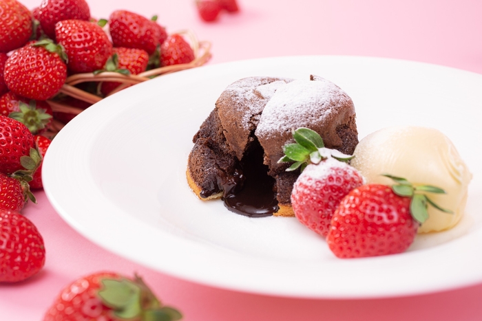 <ウェルカムスイーツ>苺のフォンダン バニラアイス添え