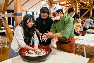 【北海道　東川町】留学生向け蕎麦打ち体験会・蕎麦打ち道具贈呈式を開催