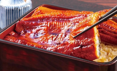 4度のタレ付け焼きをして身はふっくら、皮は香ばしく