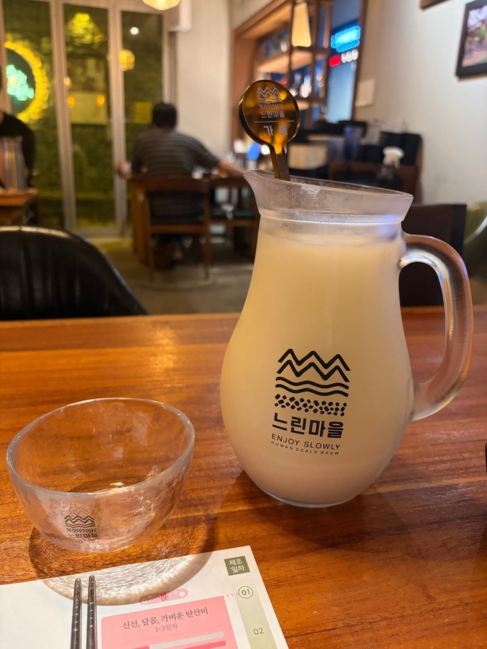生マッコリ専門のダイニングバー「ヌリンマウル醸造場 釜山西面店」　季節にちなんだ4種のマッコリや、マッコリが進むフードメニューも