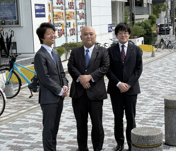 左から：高校受験科　青木先生　飯沼先生　長澤先生