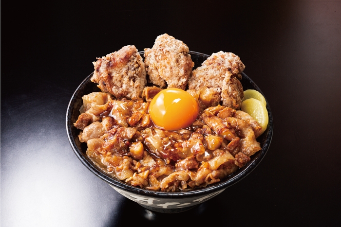 唐揚げ合盛り“肉汁油”すた丼 1,050円(税込)