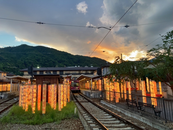 嵐山駅とキモノフォレスト