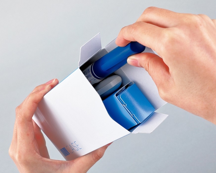 注射器の取り出しイメージ（２本収納タイプ）