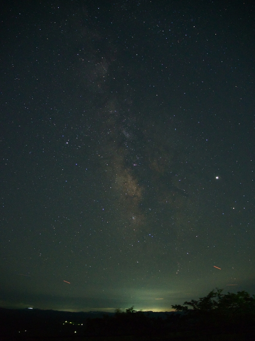 梅雨明けを待ちわびて、星空のシャワーでリラックス。