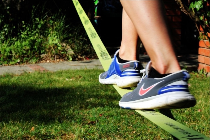 スラックライン:シンプルな遊びなだけに無限の可能性があります