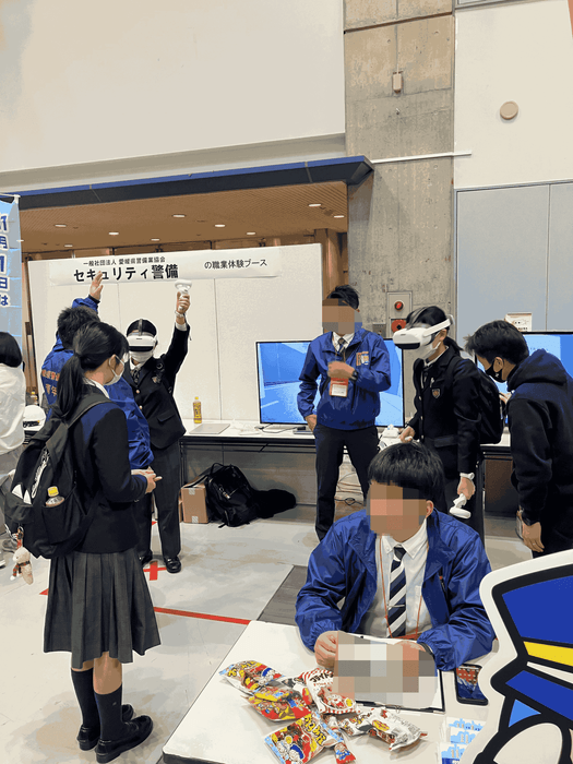 学生によるVRで行う交通誘導の職業体験