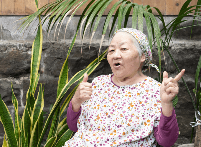 八丈島の名物おばあこと福田栄子さん（通称えいこば）