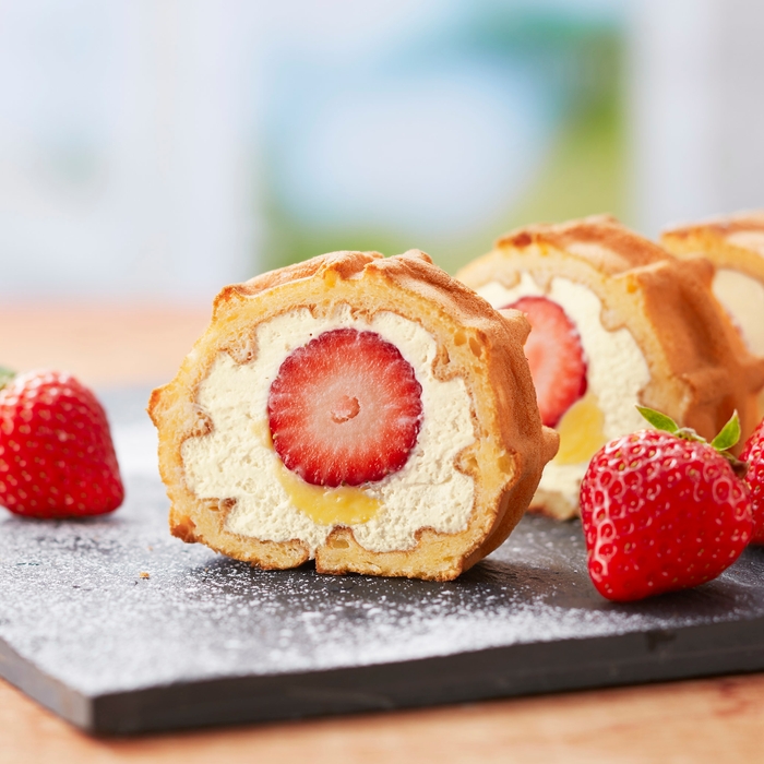 季節のまるごといちごロール