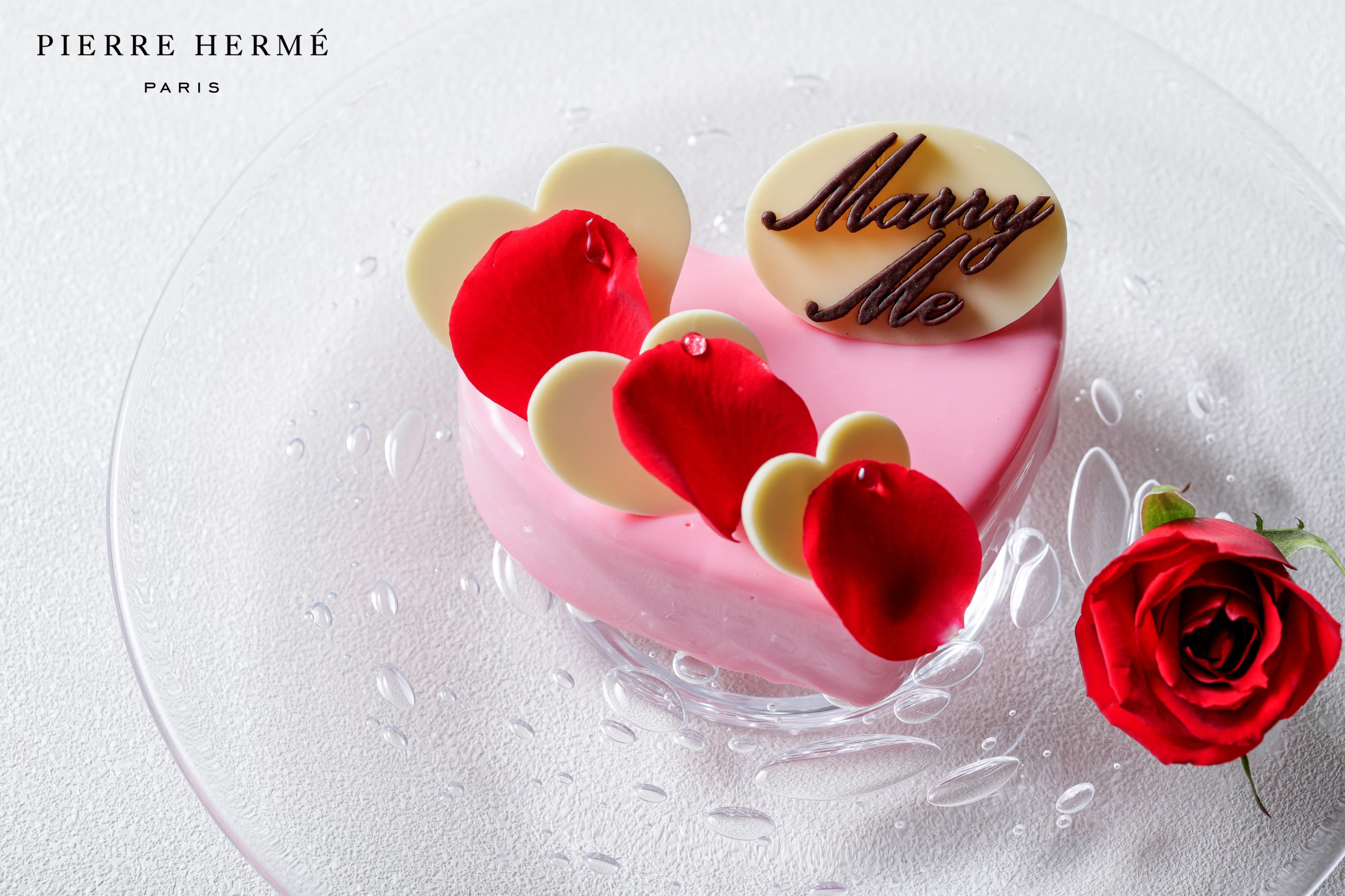 【名古屋】チャペルを貸し切ったサプライズ・プロポーズが人気の「最高のプロポーズ」 ピエール・エルメ・パリによる プロポーズケーキ付きプランが名古屋で初登場
