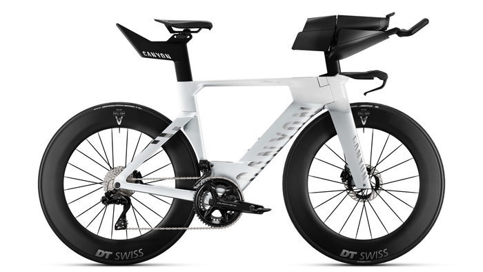スピードマックス CFR Di2 (シマノデュラエースDI2完成車)1,830,000円(税込) 平均重量8.65kg 特別カラー(アップチャージ85,000円):シルバーサーファー