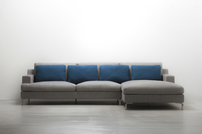 モデル「GRVA(ジーアールヴィーエー)」 参考価格¥756,200(税抜)~※2.5Pカウチセットの価格です。※張地の種類により価格が変更になる場合があります。