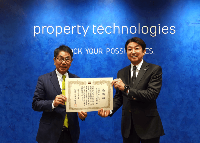 左:広島県尾道市長 平谷 祐宏 様 右:当社代表取締役社長 濱中 雄大